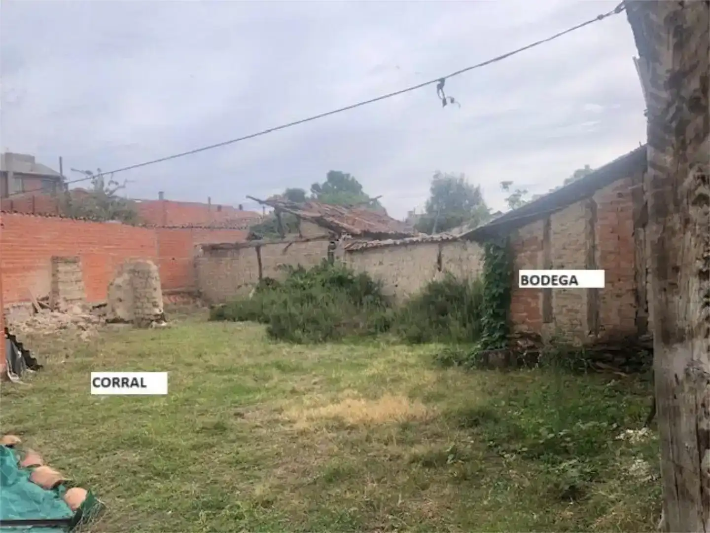 Casa adosada en venda en Navas de Oro amb Jardí privat, Traster i Moblat