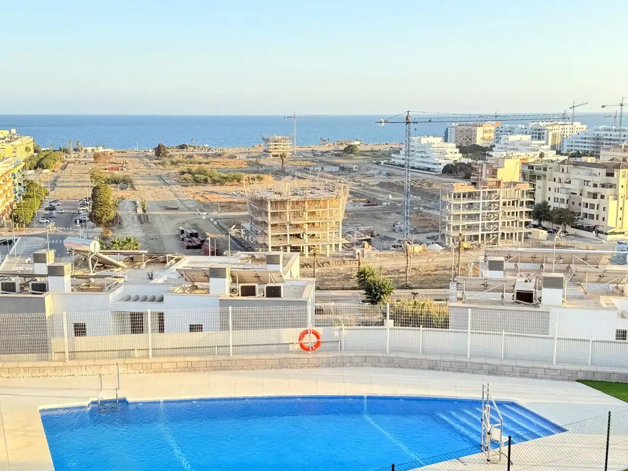 Piscina de Casa adosada en venta en Vélez-Málaga con Jardín privado y Piscina comunitaria