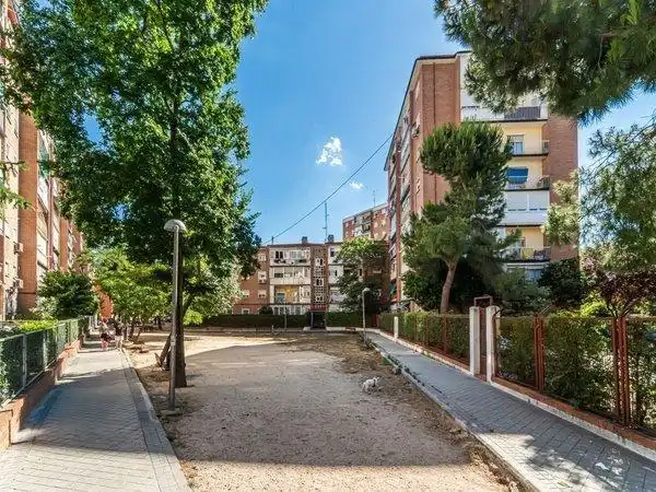 Vista exterior de Piso en venta en Madrid