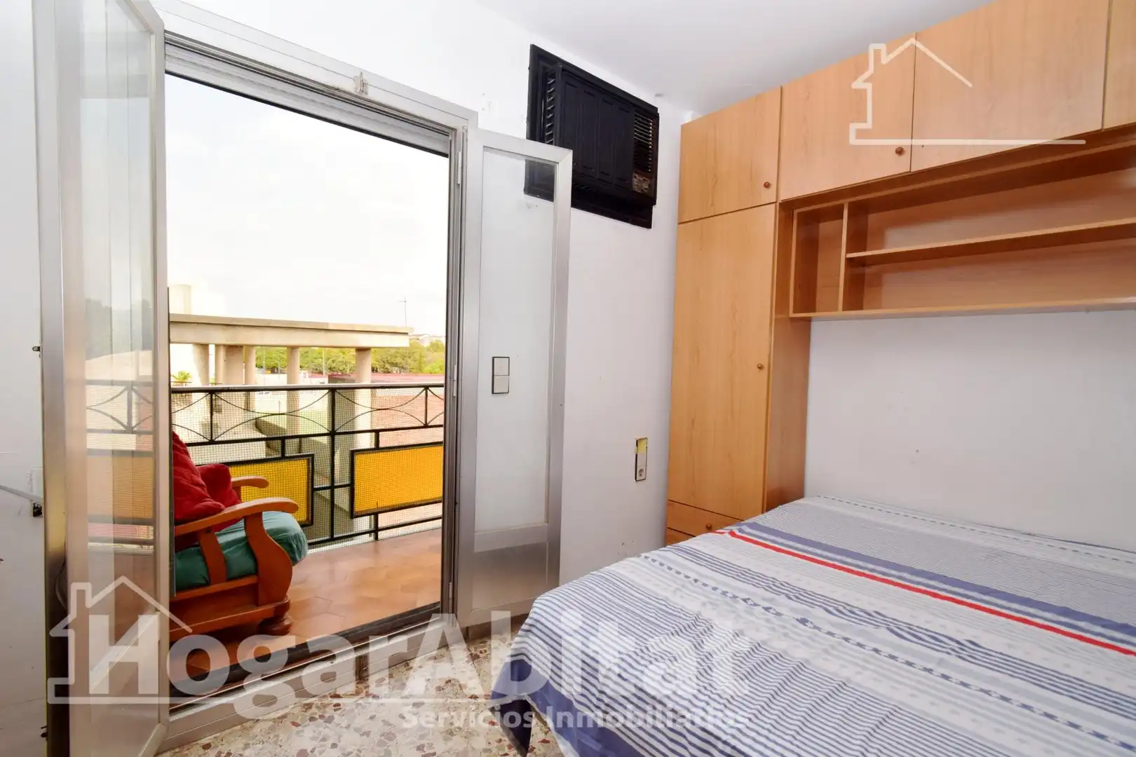 Habitación de Ático en venta en Catarroja con Terraza, Trastero y Balcón
