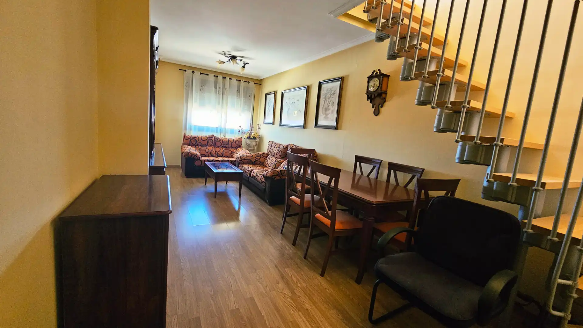 Wohnzimmer von Wohnung zum Verkauf in Villatobas mit Klimaanlage, Heizung und Parkett