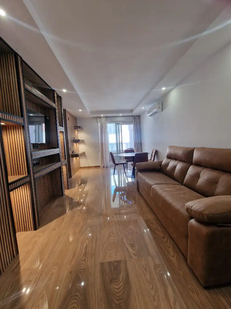Sala d'estar de Apartament en venda en Torrevieja amb Aire condicionat, Terrassa i Moblat