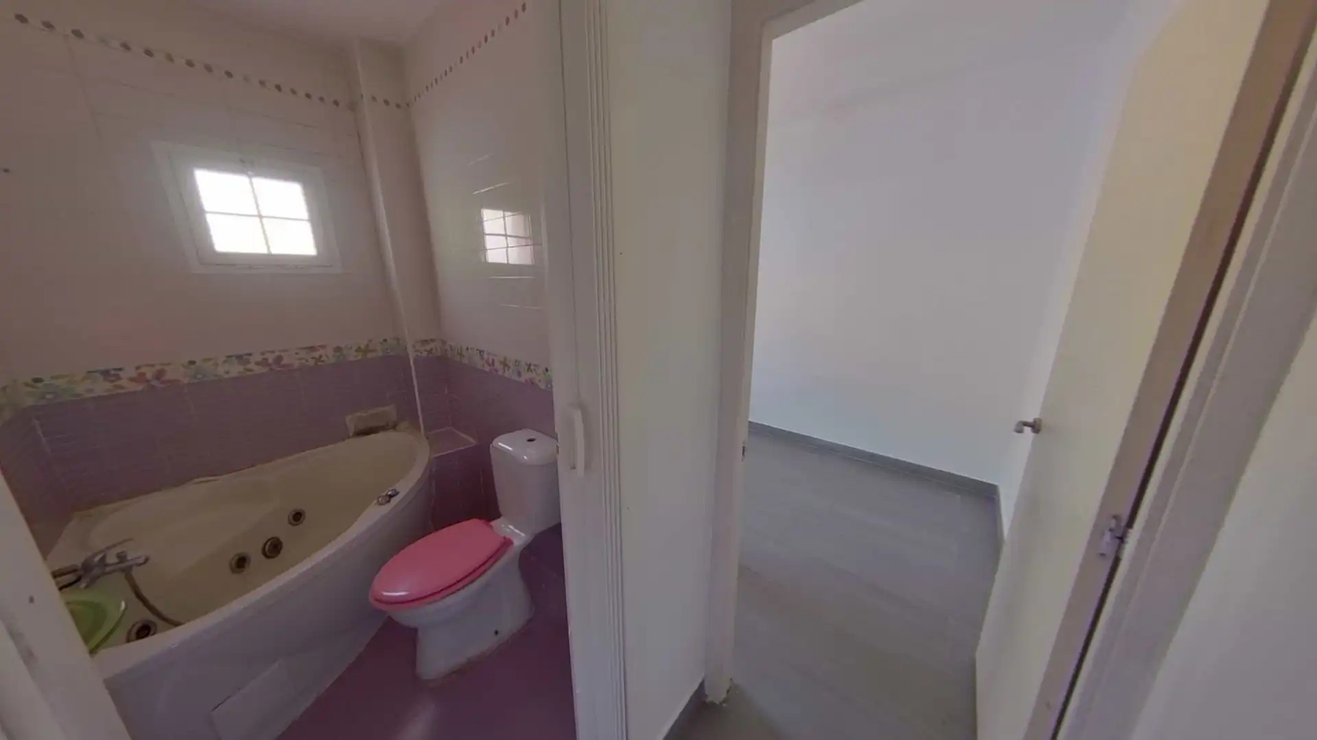 Badezimmer von Wohnung zum Verkauf in La Línea de la Concepción mit Terrasse