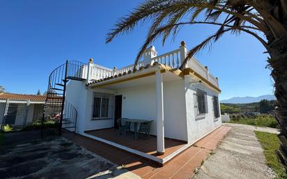 Vista exterior de Casa o xalet en venda en Alhaurín El Grande amb Jardí privat, Terrassa i Piscina