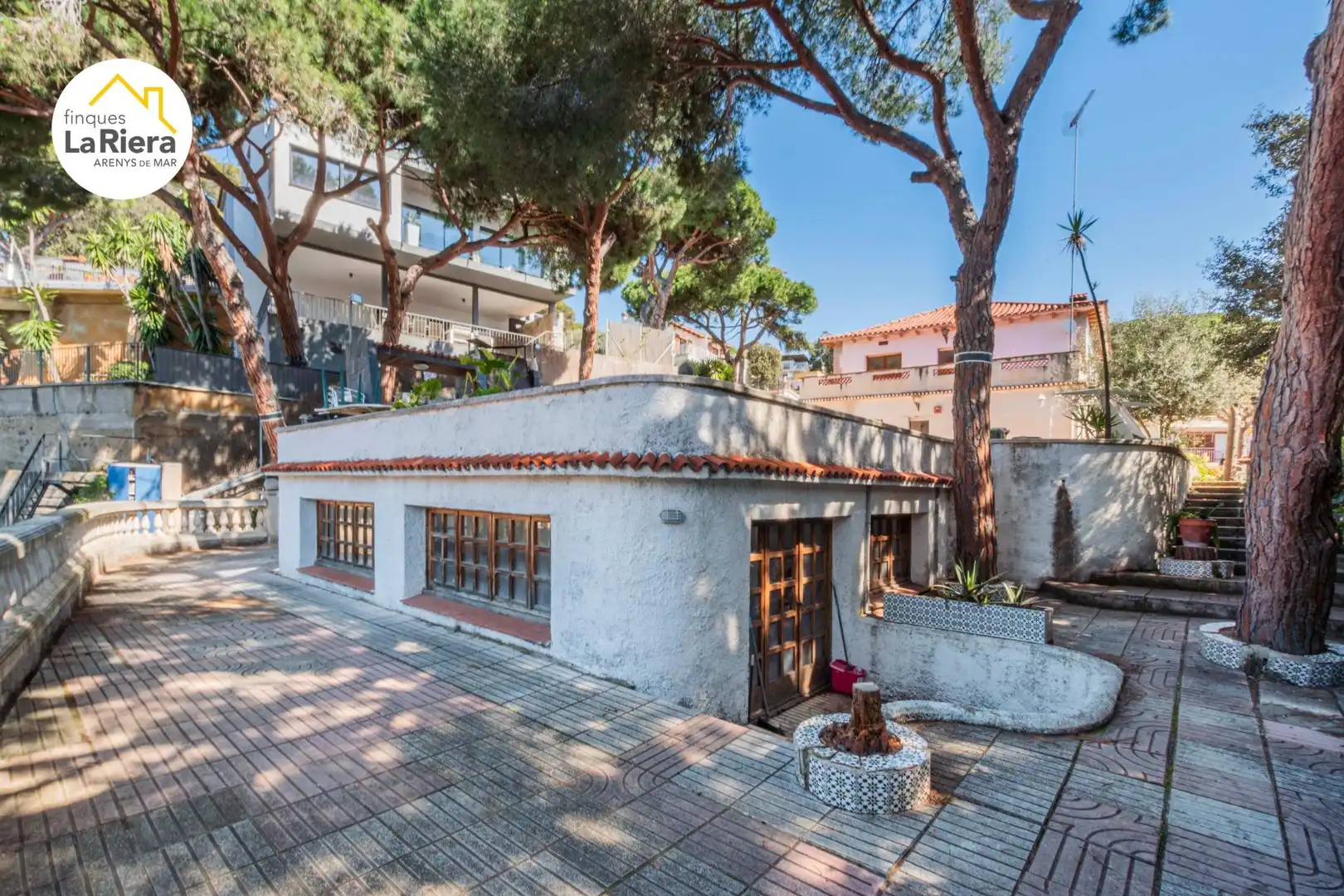 Vista exterior de Casa o xalet en venda en Arenys de Mar amb Calefacció, Jardí privat i Piscina