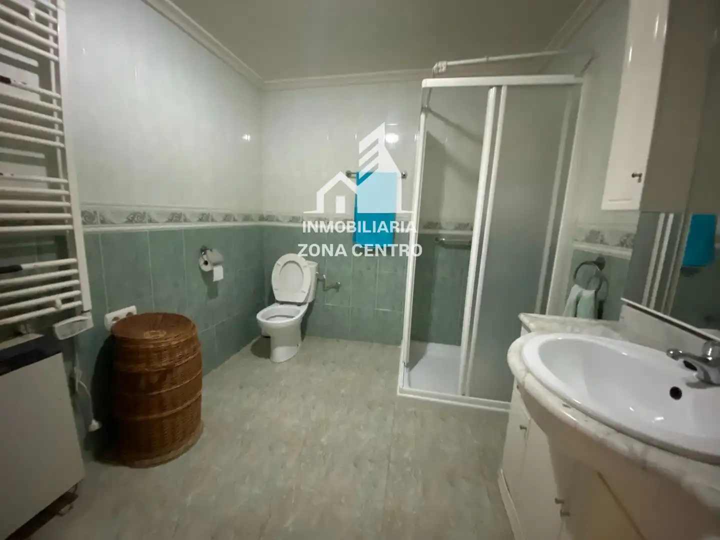 Baño de Casa adosada en venta en Baltanás con Calefacción, Jardín privado y Amueblado