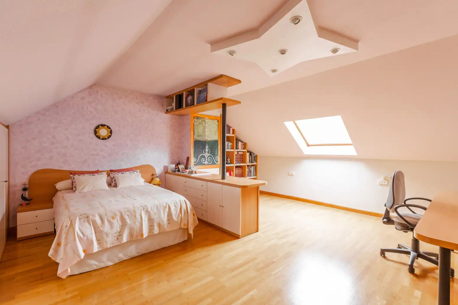 Habitación de Casa adosada en venta en Barañáin / Barañain con Calefacción, Jardín privado y Parquet