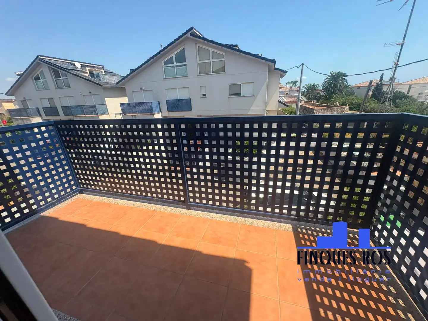 Terrasse von Einfamilien-Reihenhaus zum Verkauf in Vinaròs mit Klimaanlage, Terrasse und Schwimmbad