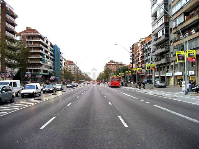Local comercial en Venta en Carrer d'Escornalbou en El Guinardó