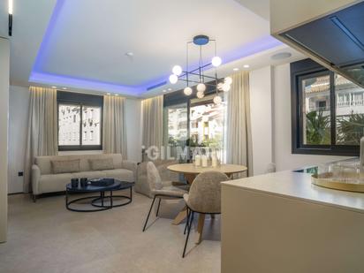 Sala d'estar de Apartament en venda en Marbella amb Traster, Piscina i Moblat