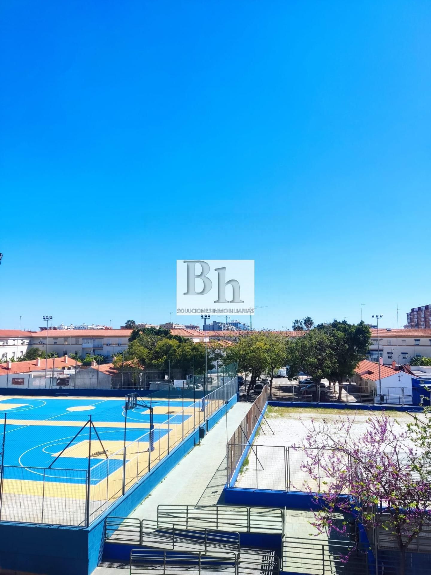 Flat for sale in Calle GUADIARO, Girón - Las Delicias