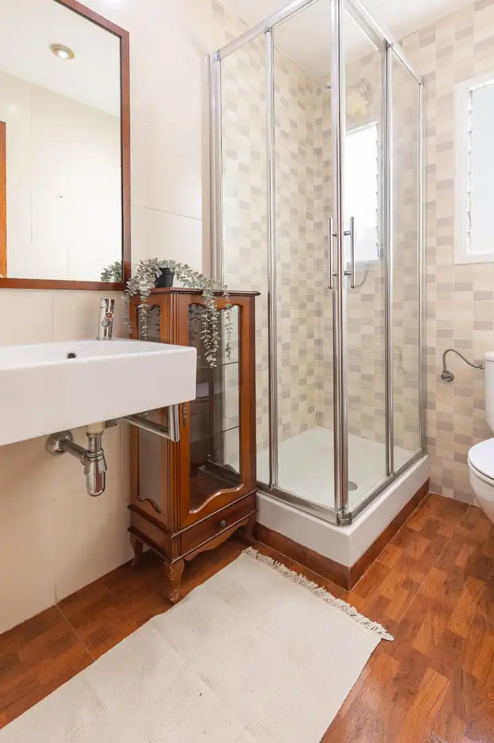 Bathroom of Flat for sale in Valencia  with Air Conditioner