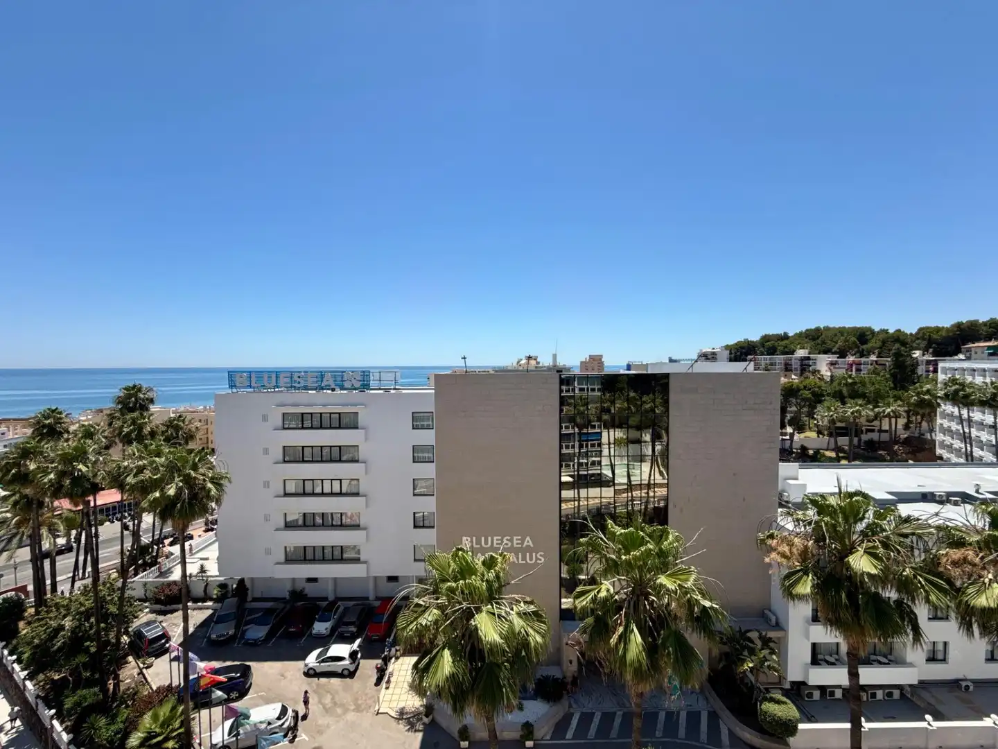 Vista exterior de Apartamento en venta en Torremolinos con Terraza, Amueblado y Piscina comunitaria