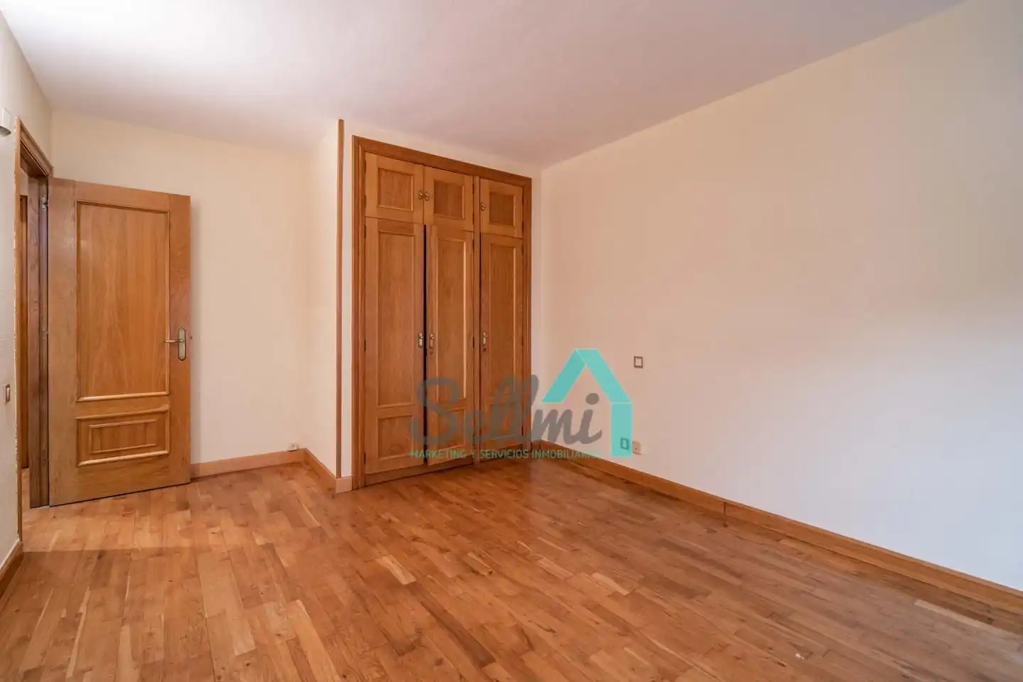 Habitación de Piso en venta en Oviedo  con Calefacción, Parquet y Terraza