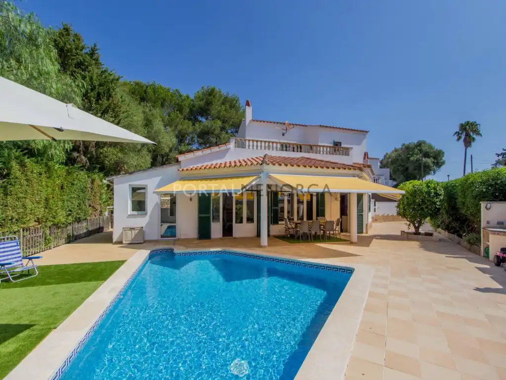Vista exterior de Casa o xalet en venda en Alaior amb Aire condicionat, Jardí privat i Piscina