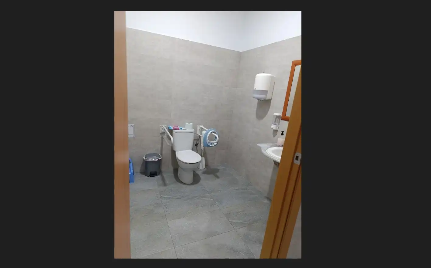 Bathroom of Commercial properties for sale in Zafra  with Air Conditioner, Furnished and Internet