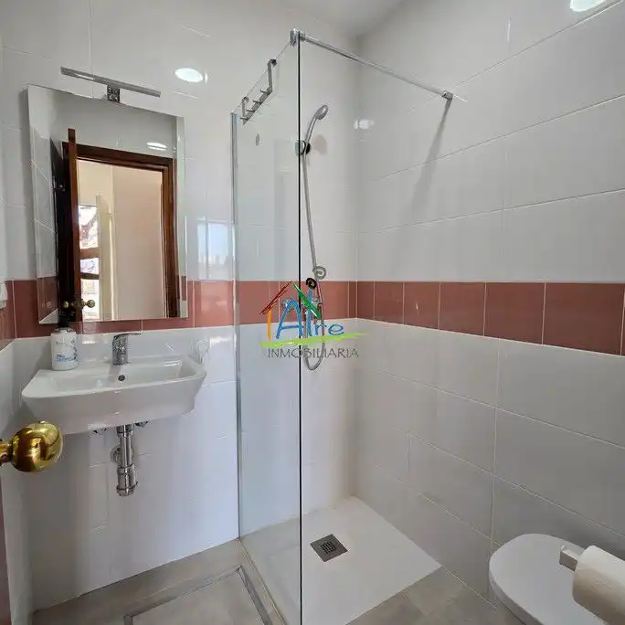 Badezimmer von Haus oder Chalet zum Verkauf in Almonte mit Heizung, Privatgarten und Terrasse