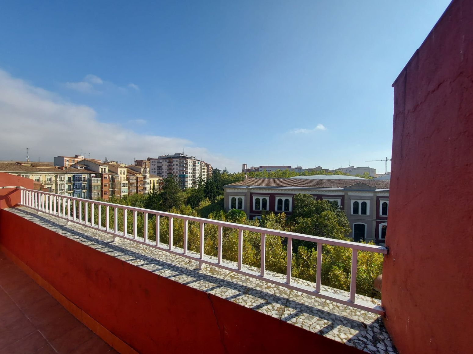 Vista exterior de Piso en venta en  Logroño con Calefacción, Parquet y Terraza