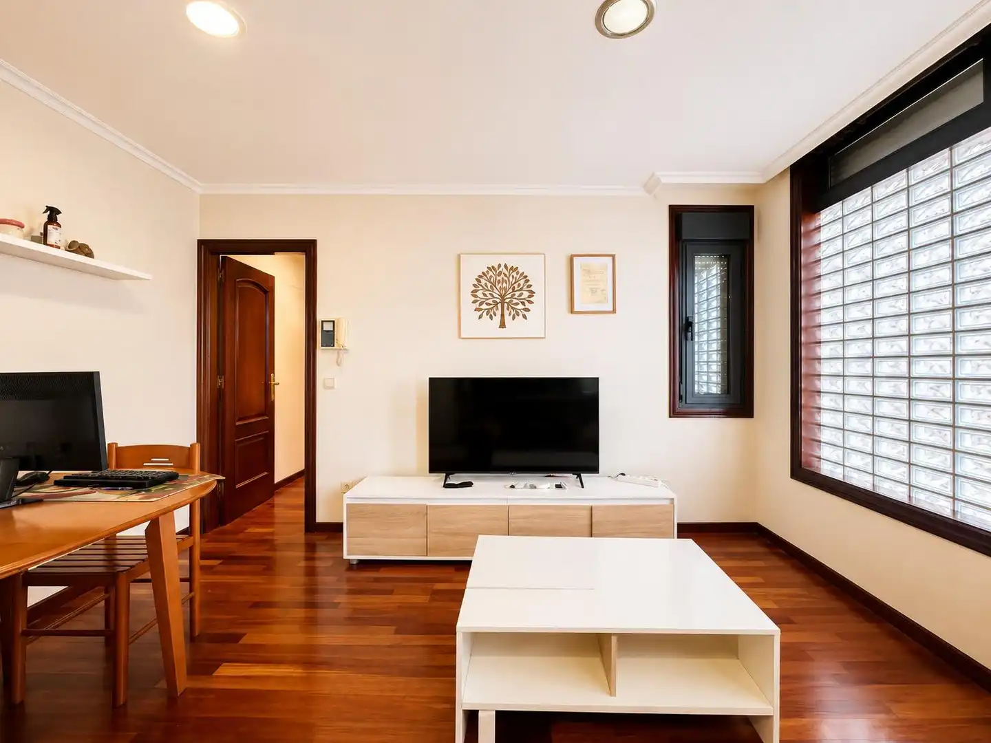 Living room of Flat for sale in Vigo   with Heating, Storage room and Furnished