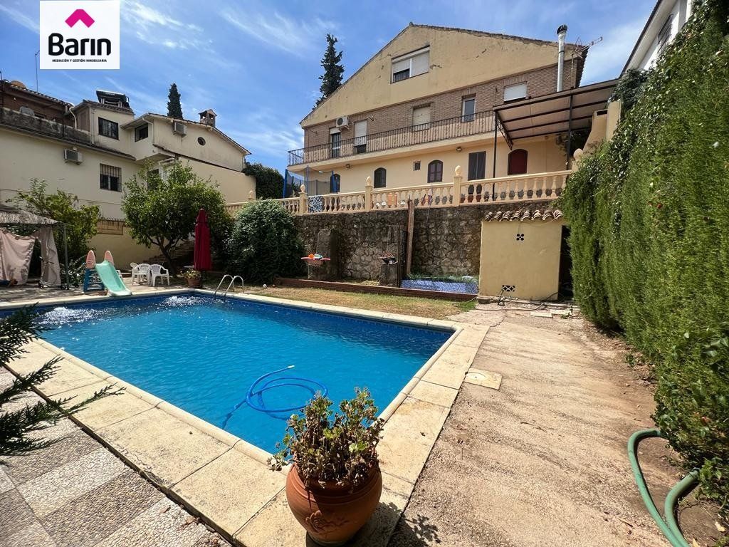 Swimming pool of House or chalet for sale in  Córdoba Capital  with Air Conditioner, Heating and Private garden