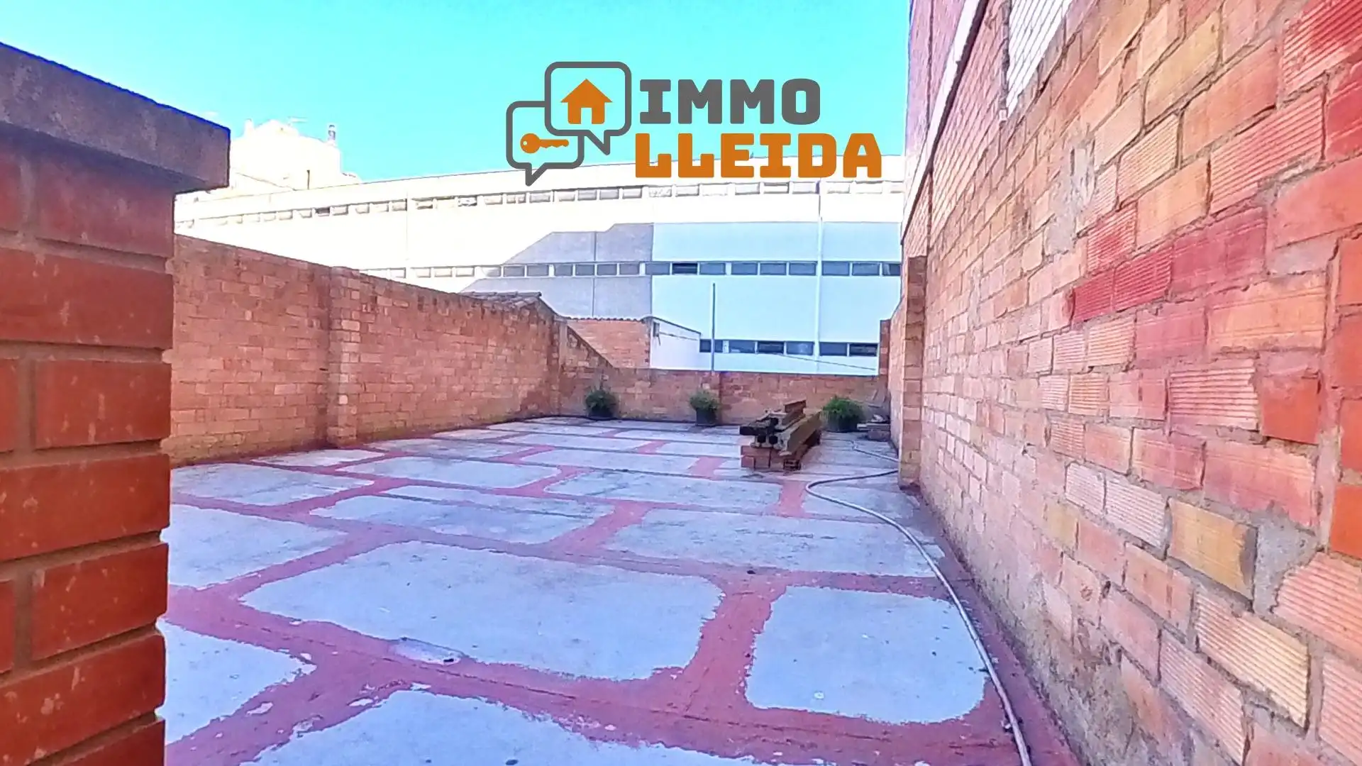Vista exterior de Piso en venta en Balaguer con Calefacción, Jardín privado y Terraza