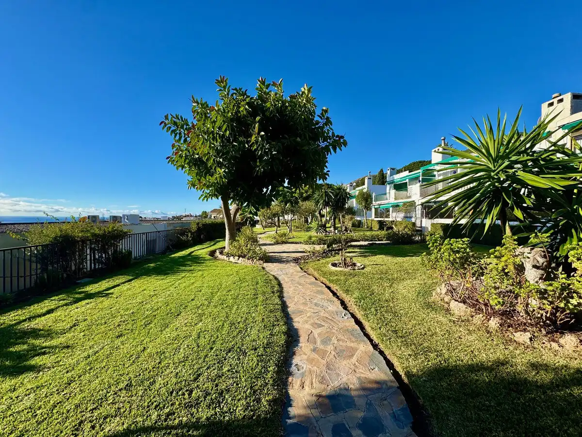 Vista exterior de Casa adosada en venta en Benalmádena con Aire acondicionado, Terraza y Piscina comunitaria