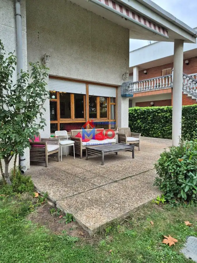 Terrassa de Casa o xalet en venda en Miranda de Ebro amb Calefacció i Piscina