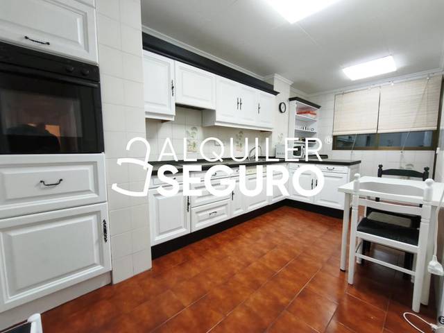 Piso en Alquiler en Alemania  en Ensanche - Diputación