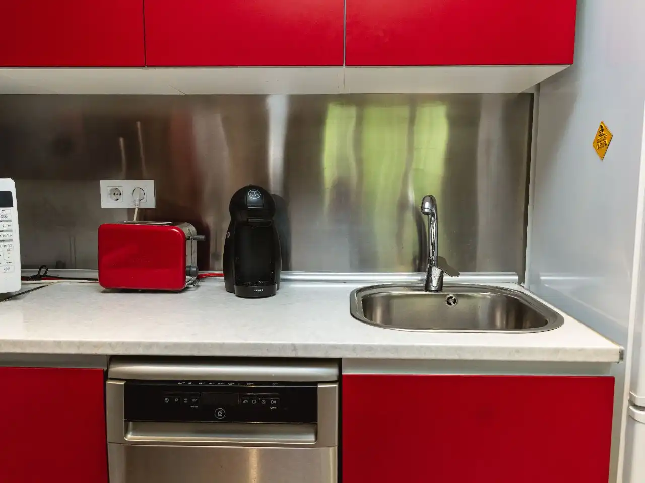 Cuina de Apartament de lloguer en Madrid amb Aire condicionat, Calefacció i Moblat