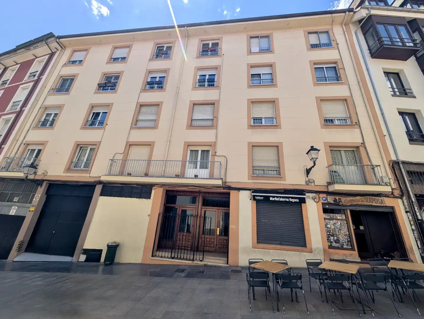 Vista exterior de Pis en venda en Oviedo  amb Calefacció, Parquet i Traster