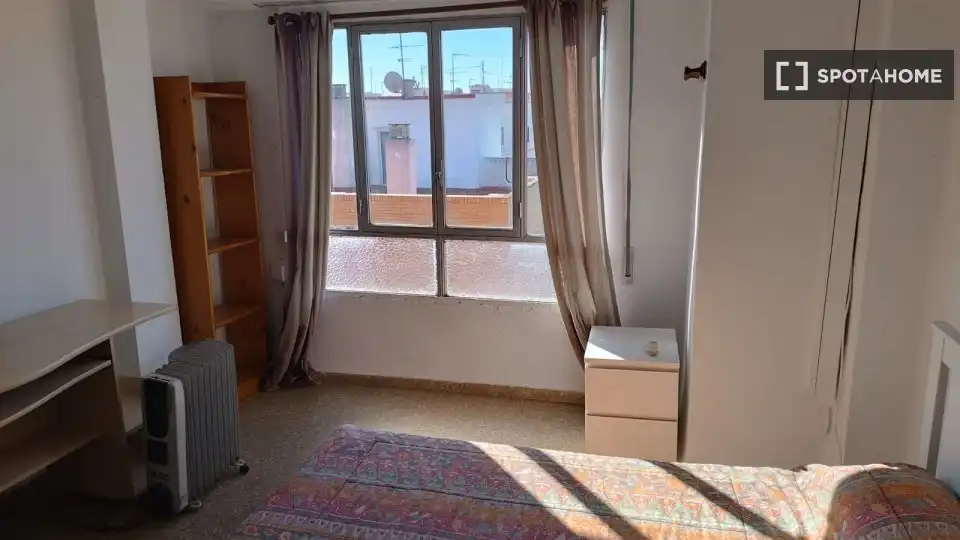 Habitación de Piso para compartir en Moncada con Aire acondicionado, Calefacción y Amueblado