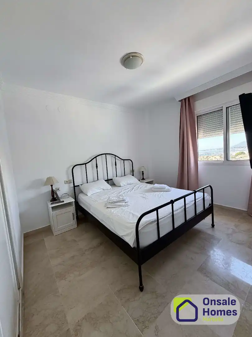 Schlafzimmer von Wohnungen zur Miete in Marbella mit Klimaanlage, Terrasse und Möbliert