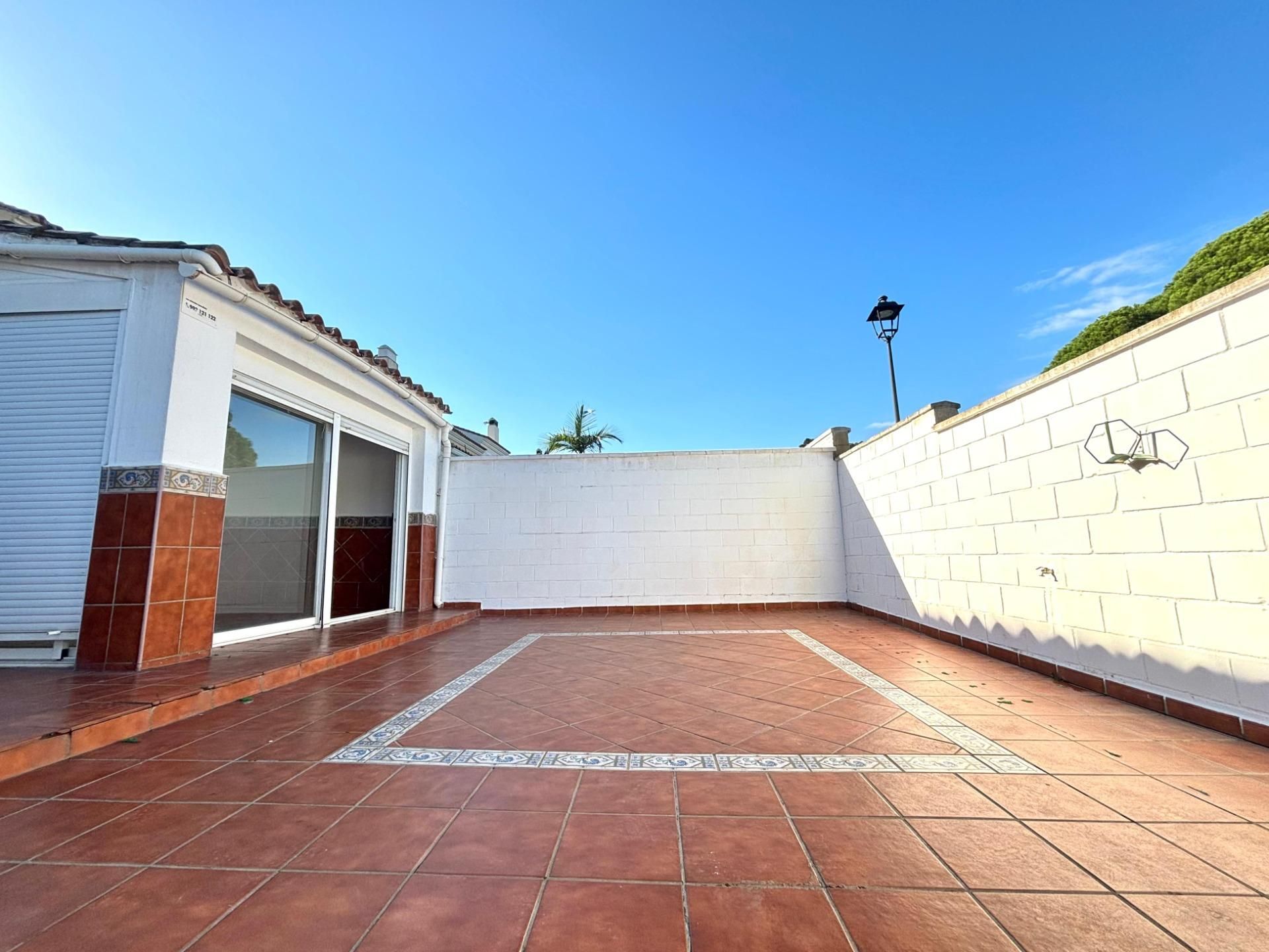 Terrassa de Casa adosada en venda en Los Barrios
