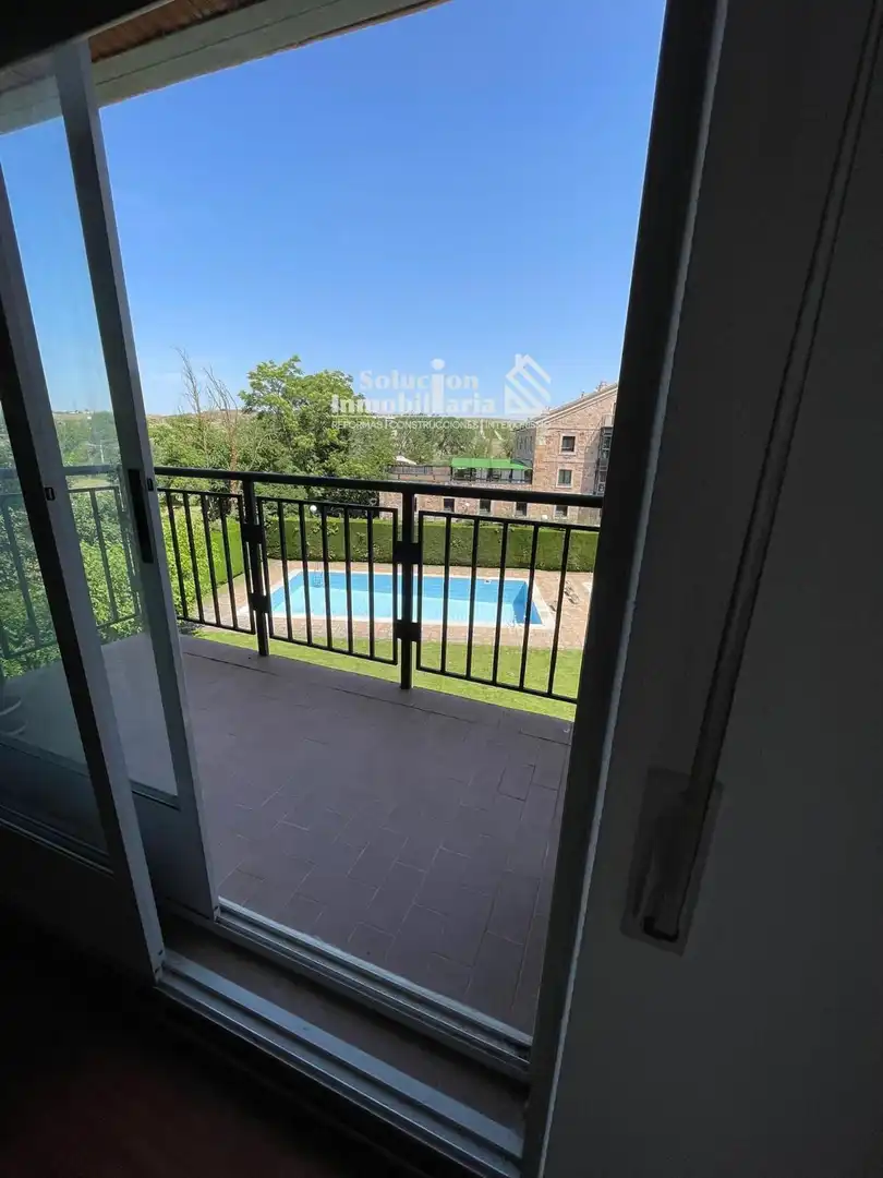 Piscina de Piso en venta en Salamanca con Calefacción, Terraza y Trastero