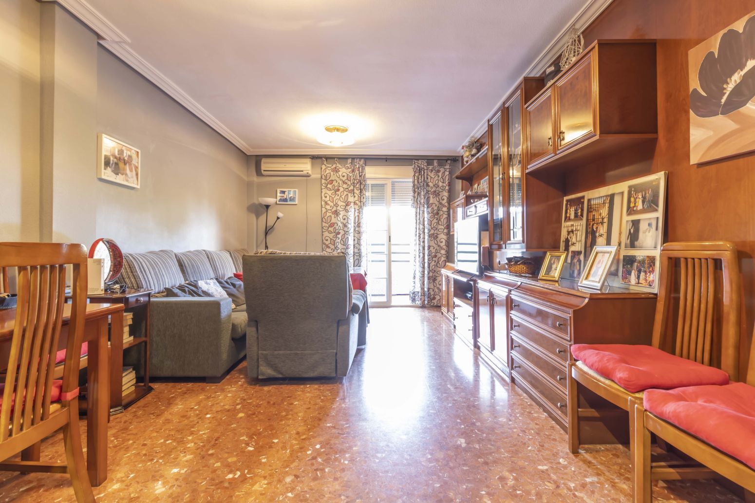 Sala d'estar de Pis en venda en  Sevilla Capital amb Aire condicionat, Jardí privat i Terrassa