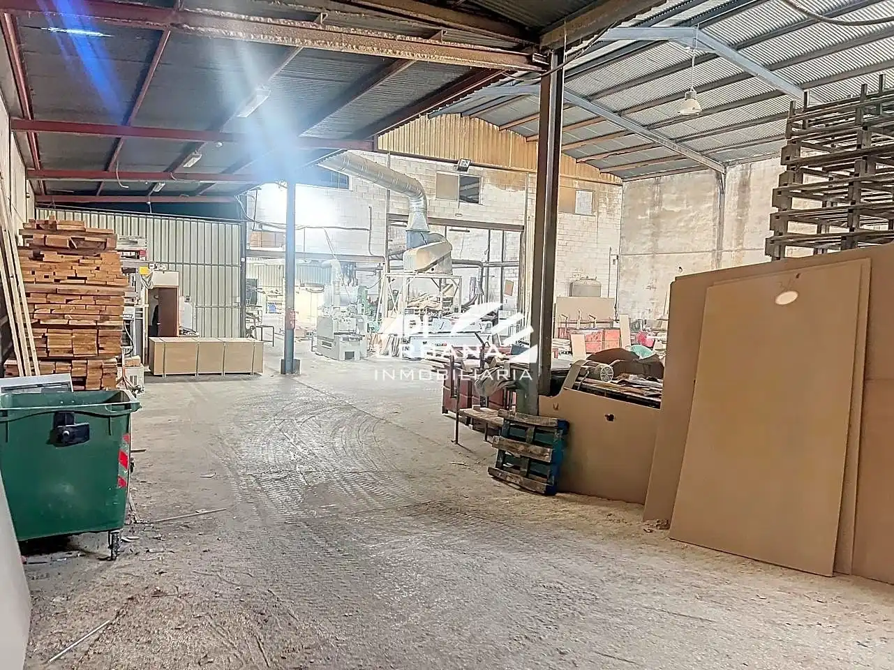 Nave industrial en venta en Lucena