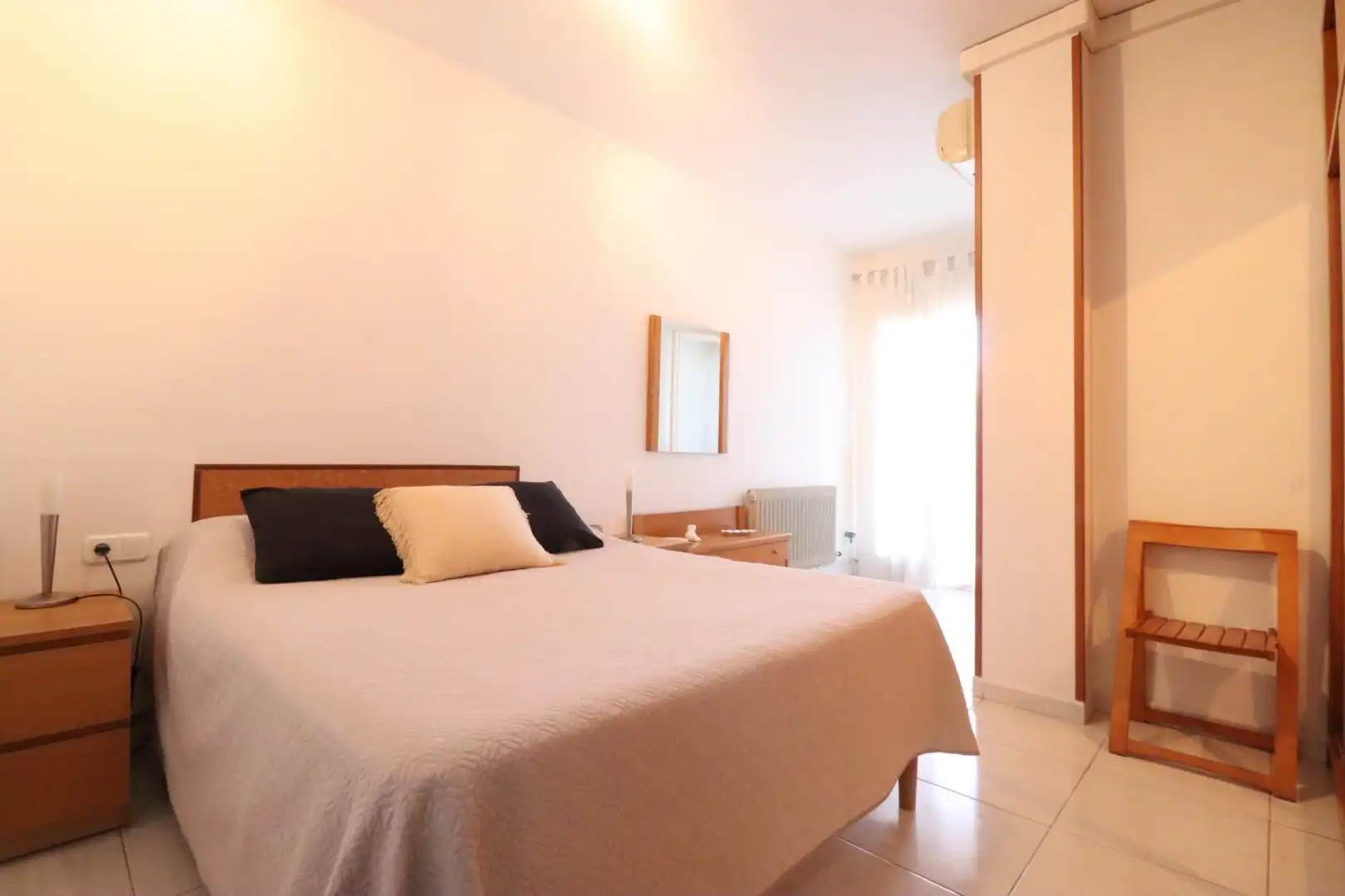 Schlafzimmer von Erdgeschoss zum Verkauf in Sabadell mit Klimaanlage, Heizung und Terrasse