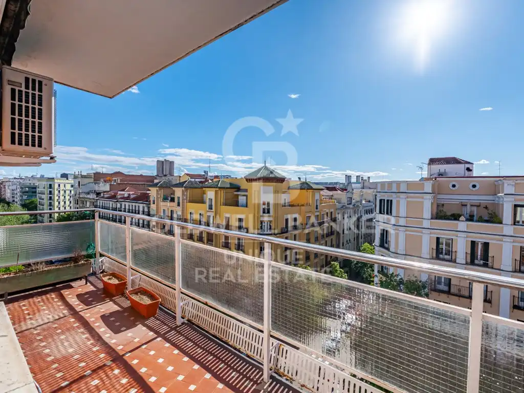 Vista exterior de Piso en venta en Madrid con Terraza