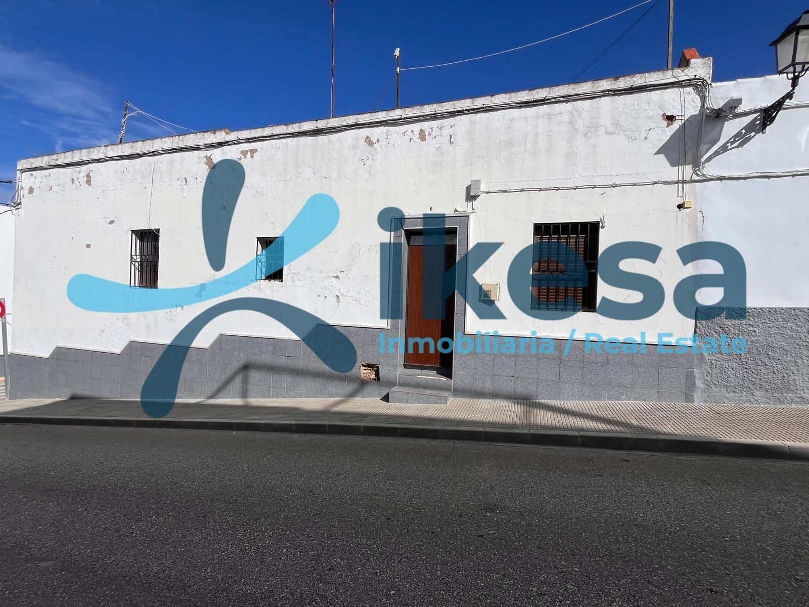 Vista exterior de Casa adosada en venda en La Puebla de Cazalla amb Terrassa