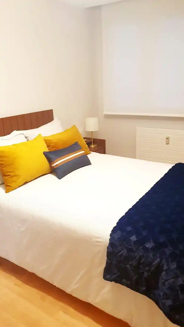 Habitación de Apartamento de alquiler en Oviedo  con Calefacción y Amueblado