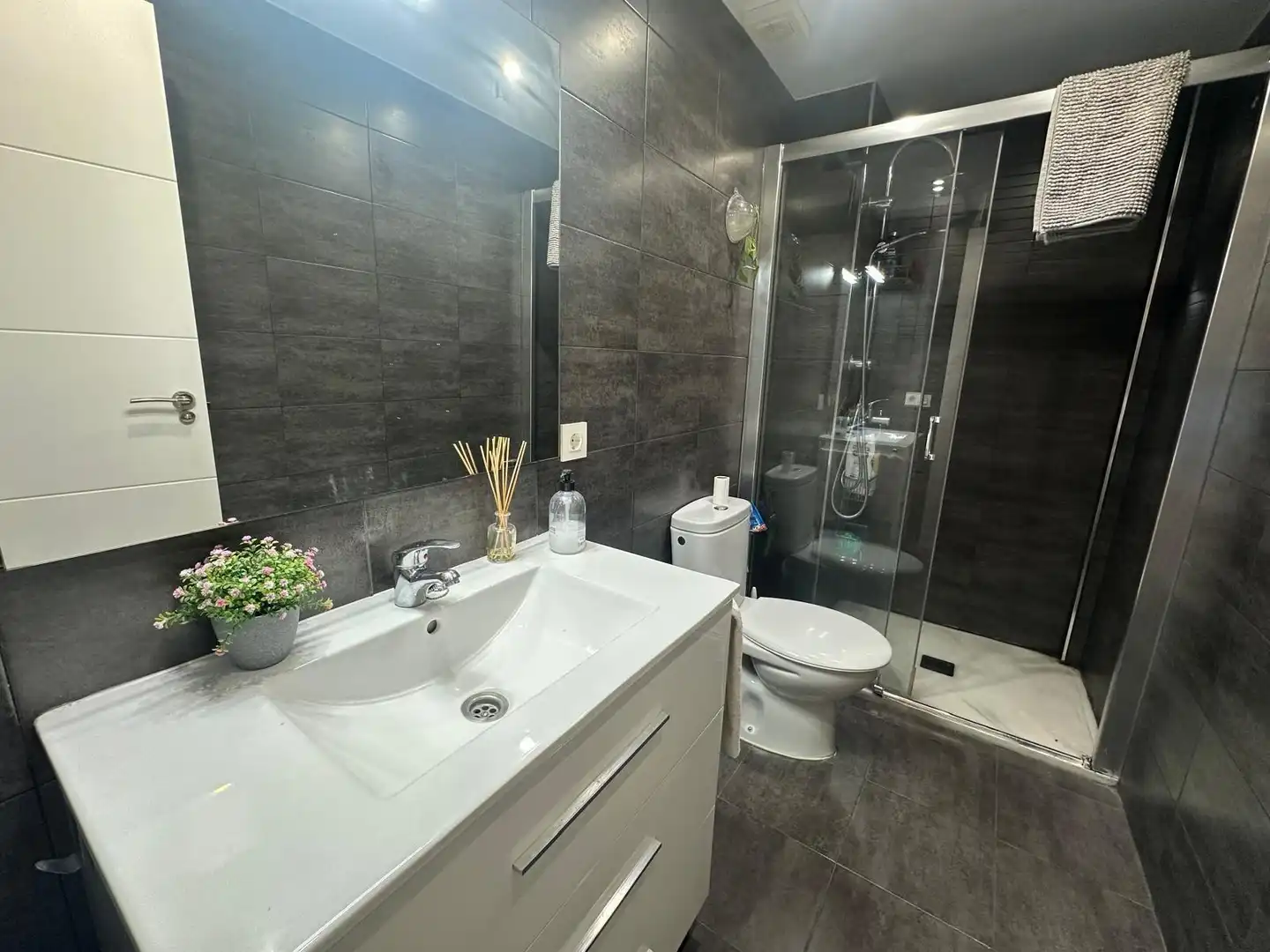 Bathroom of Flat for rent in Granada  with Air Conditioner