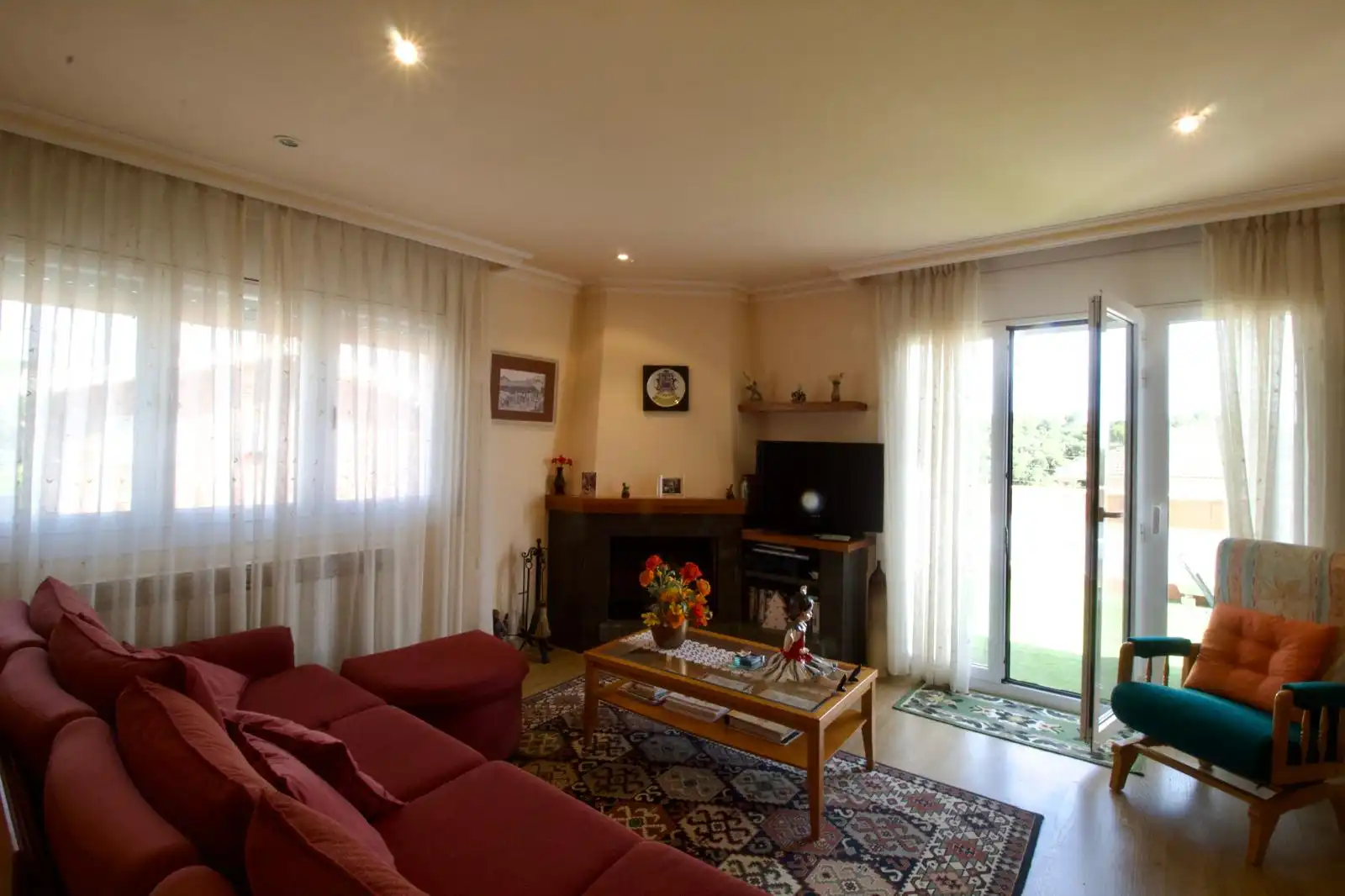 Sala d'estar de Casa o xalet en venda en Les Franqueses del Vallès amb Aire condicionat, Calefacció i Jardí privat