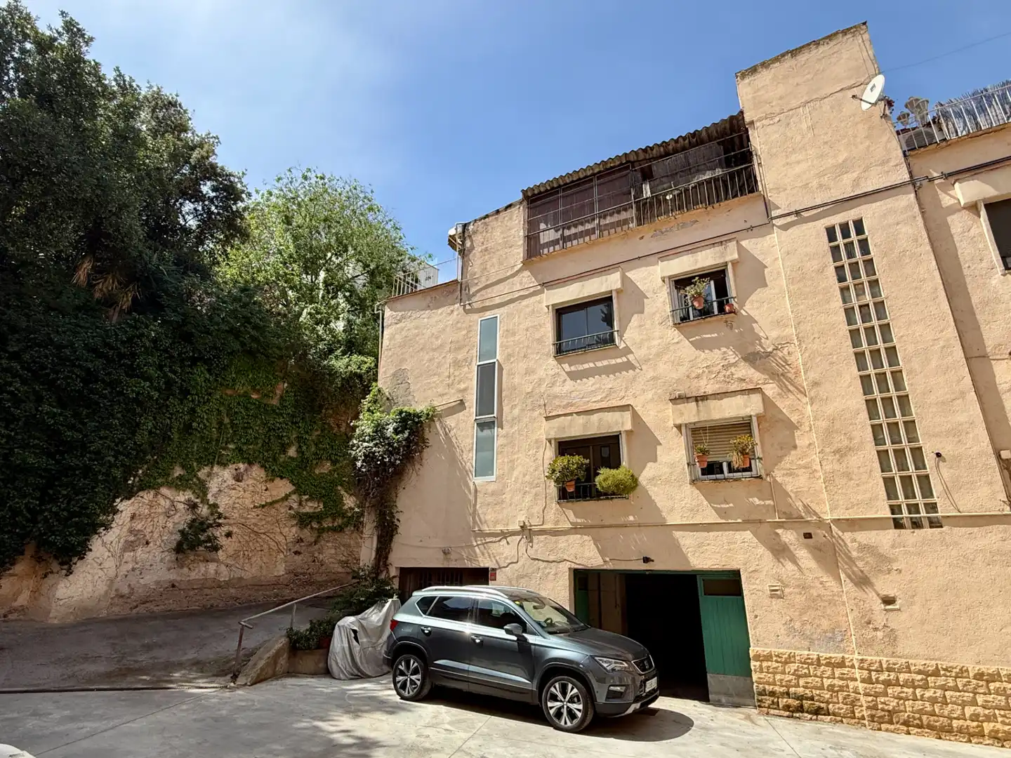 Vista exterior de Casa adosada en venda en  Barcelona Capital amb Calefacció, Terrassa i Balcó