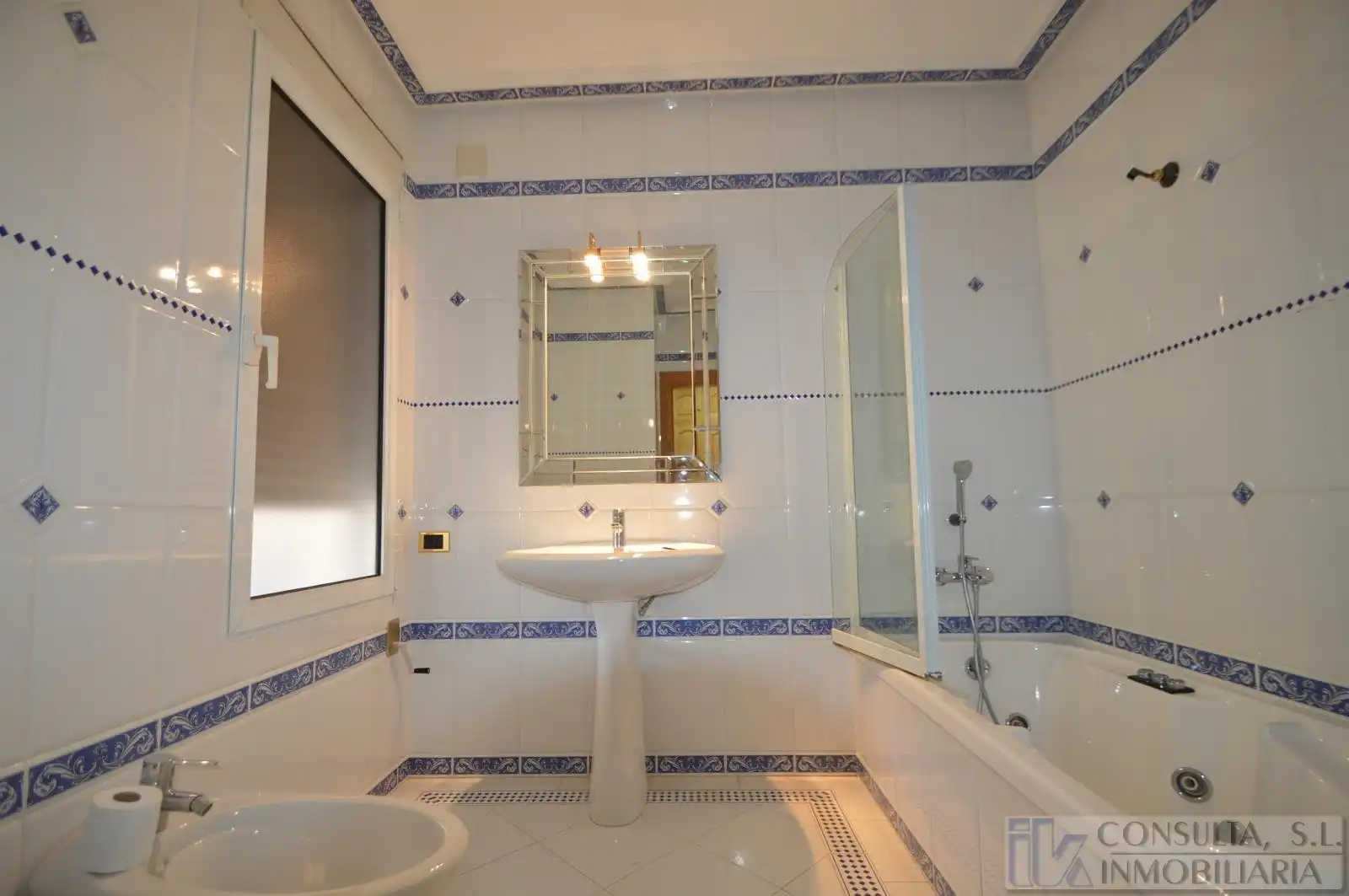 Bany de Casa o xalet en venda en Vinaròs amb Jardí privat, Terrassa i Piscina