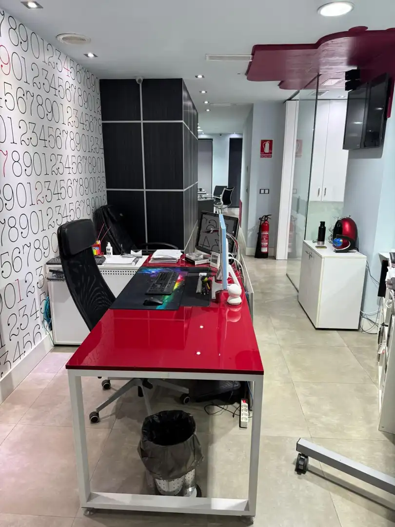 Local en venta en Elche / Elx con Aire acondicionado y Amueblado