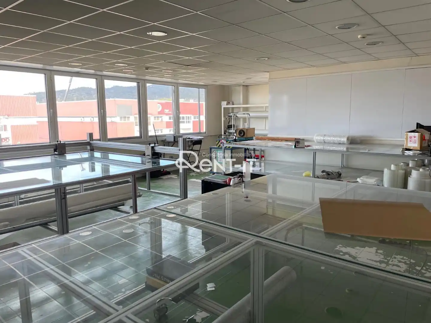 Nau industrial de lloguer en Sant Feliu de Llobregat