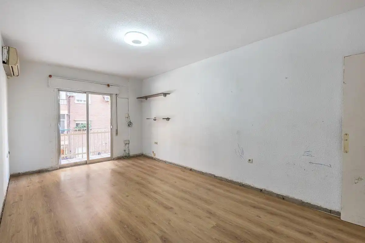 Flat with terrace for sale in Calle Reina Mora, imagen 5