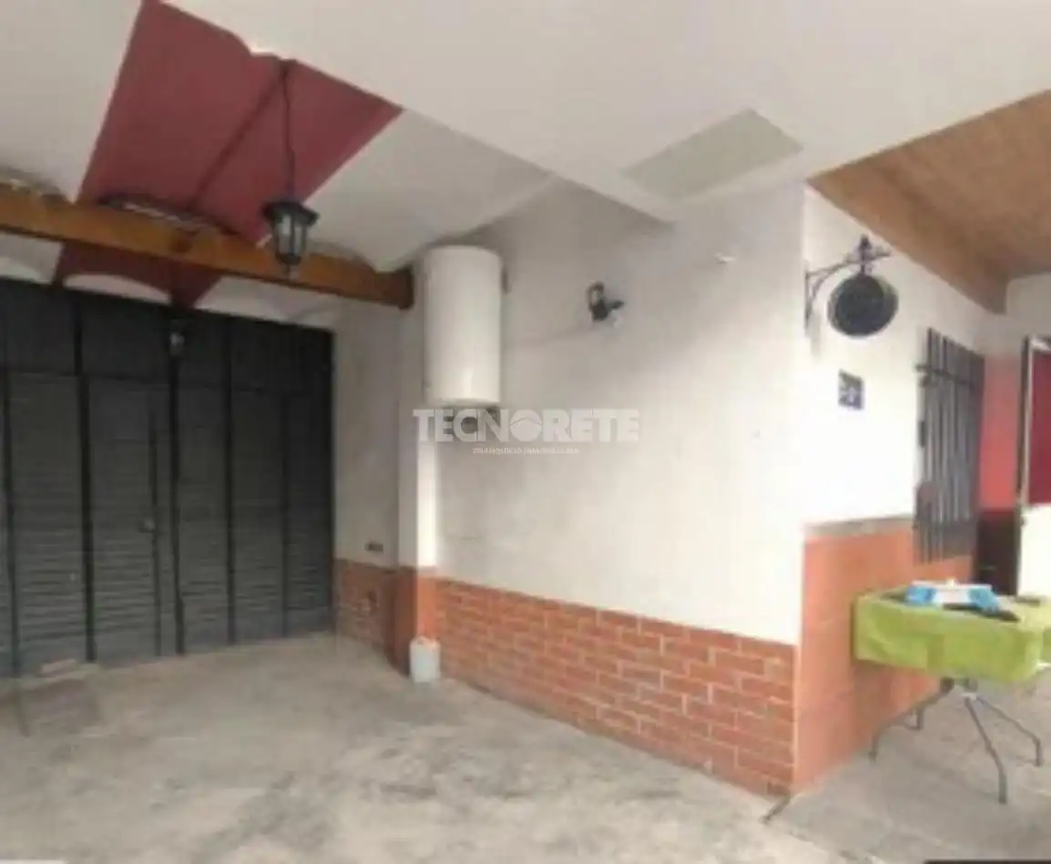 Casa adosada en venda a Lillo