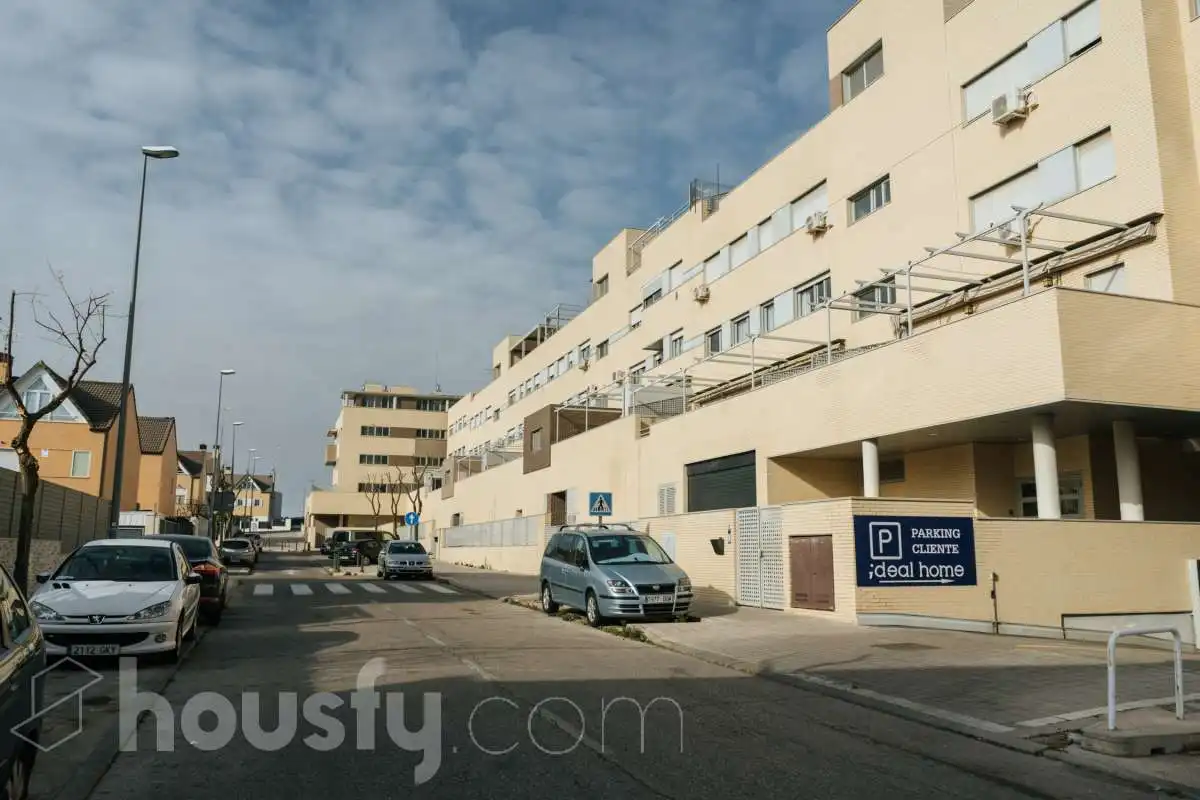 Vista exterior de Piso de alquiler en Valdemoro con Parquet y Amueblado