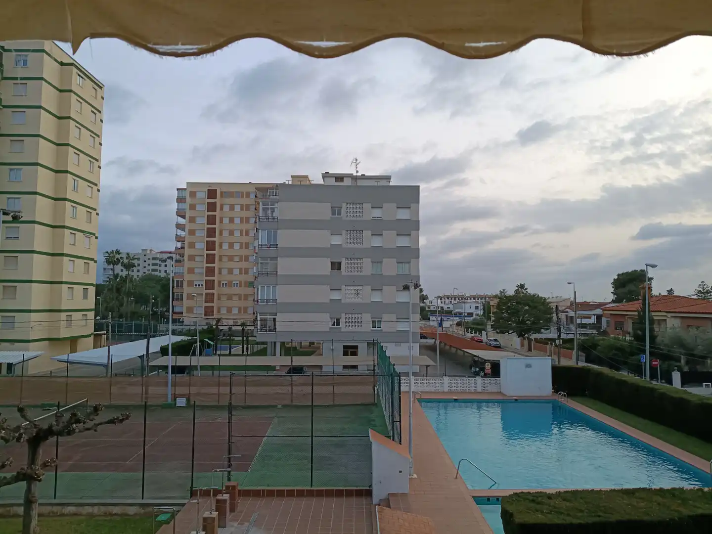 Piscina de Pis en venda en Benicasim / Benicàssim amb Terrassa, Traster i Moblat